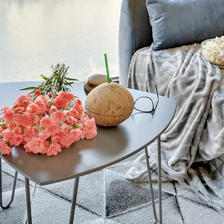 Boutique Residence - Old Town Riverside By Welcome Apartment